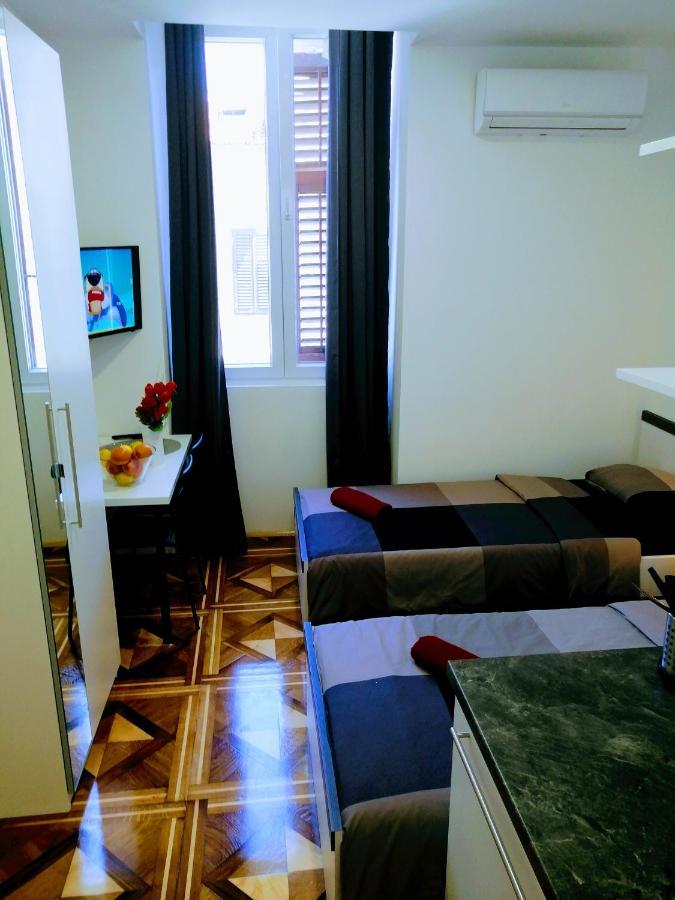 Zpula Center Studio Apartments Buitenkant foto